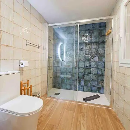 Chic Avec Terrasse, Lumineux Et Calme 1 דירה