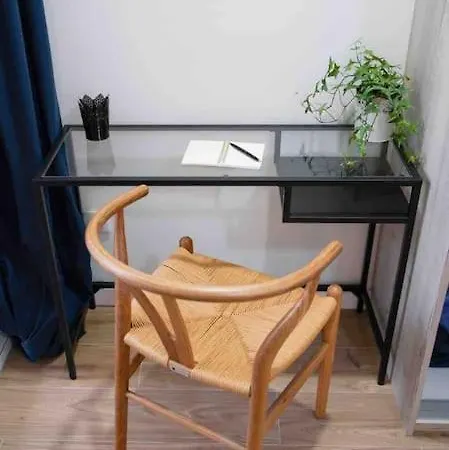 דירה Chic Avec Terrasse, Lumineux Et Calme 1 *