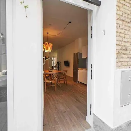 Chic Avec Terrasse, Lumineux Et Calme 1 Апартаменты